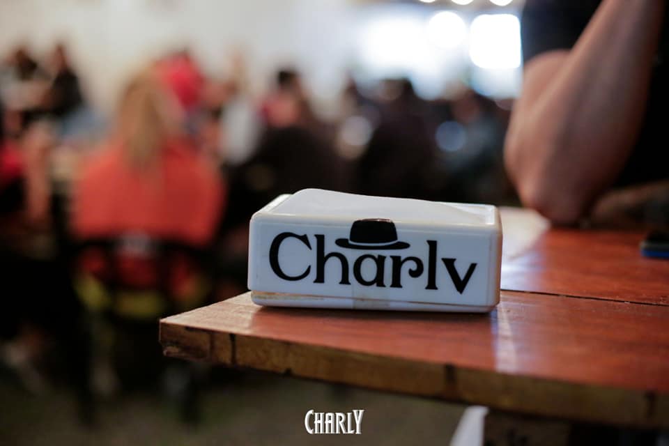 Charly Snack Bar local